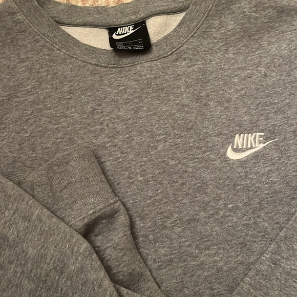 Cropped Gray Nike Crewneck - Picture 4 of 11